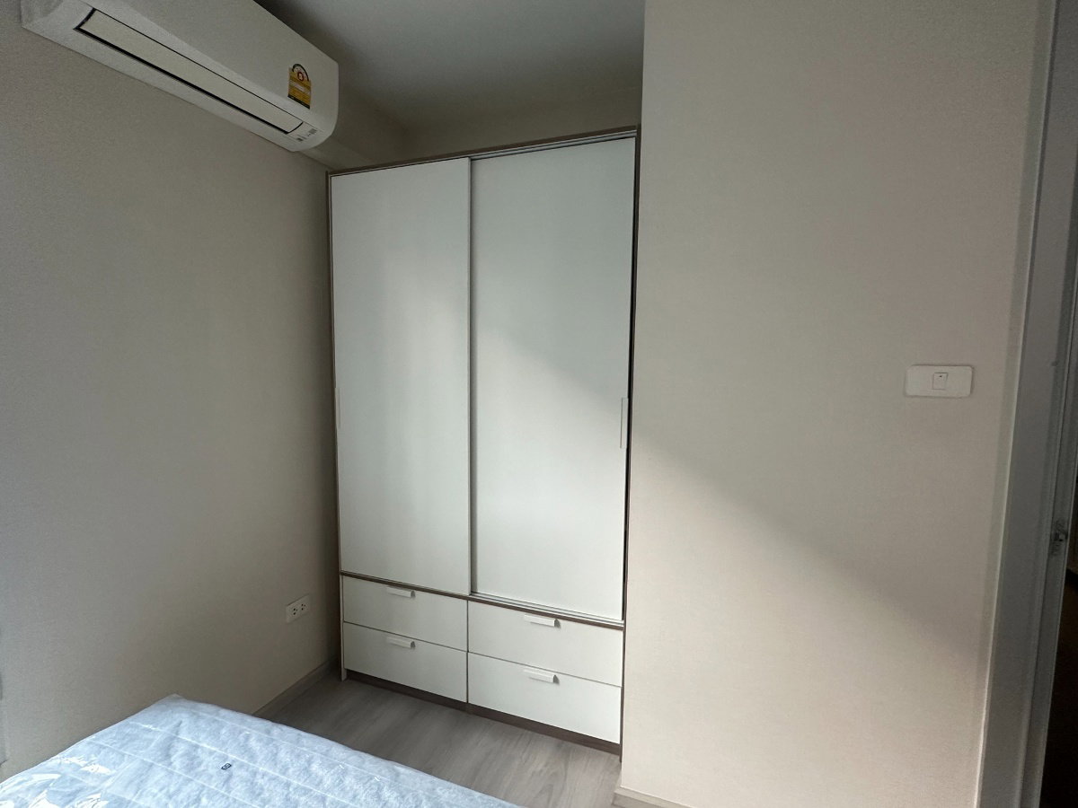รูป คอนโดให้เช่าPlum condo InterchangeRAM60 23ตรม.ใกล้รถไฟฟ้าสายสีเหลือง สถานีลำสาลี  เฟอร์นิเจอร์ครบ เดินทางเข้าออกสะดวกเข้าทางกรุงเทพกรีฑา7ได้ - รูปที่ 5/7