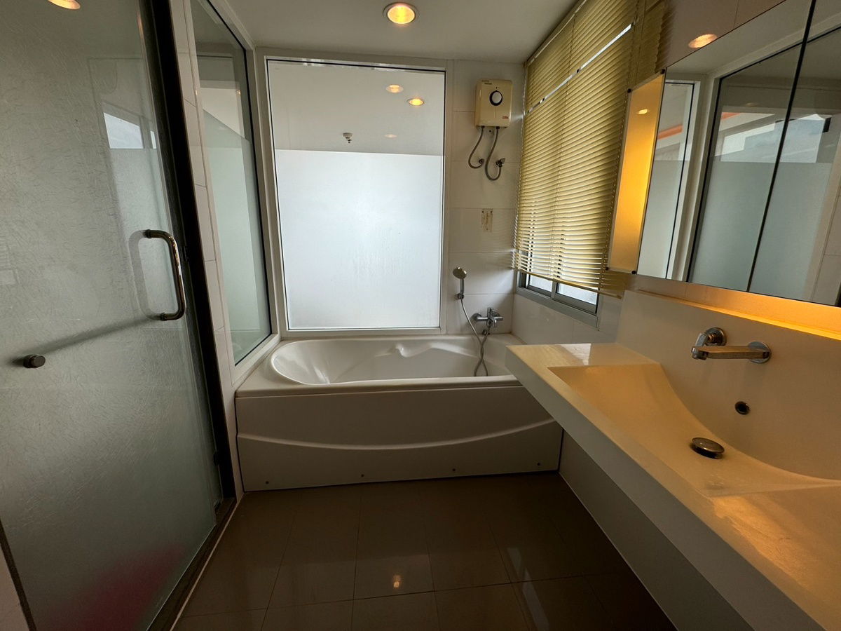 รูป ให้เช่าด่วน!! ริธึ่ม รัชดา 5 2ห้องนอน 2ห้องน้ำ 73ตรม. 32,000 บาท เท่านั้น!! Line : @thebrokerage - รูปที่ 13/15