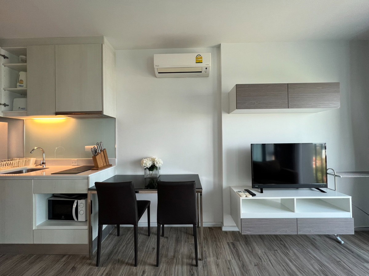 Japanese style condo, mountain view~ near Robinson Sriracha, price 10000 baht