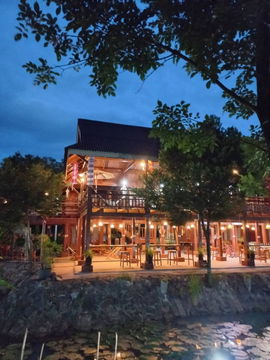 ขายที่ดินพร้อมบ้านเรือนไทยไม้สัก  สภาพดี เนื้อที่ 7-3-70 ไร่ ต.หมอนนาง อ.พนัสนิคม จ.ชลบุรี