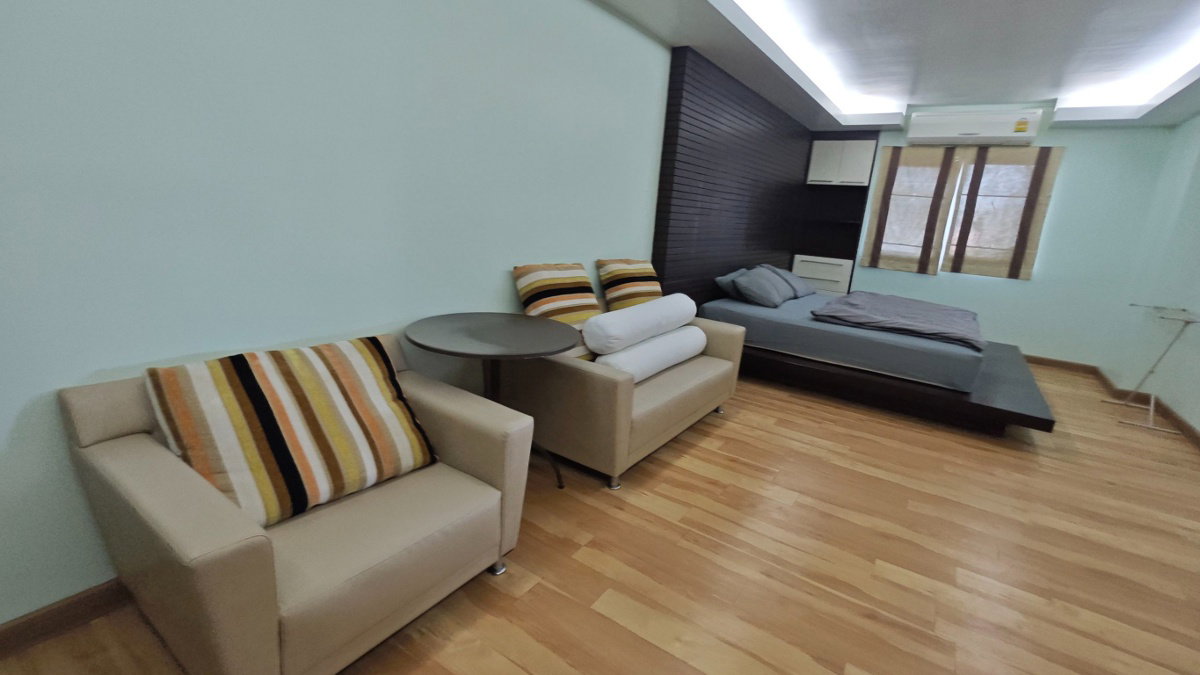 3 Bedrooms apartment with 120 SqM in the center of Phuket - image 6