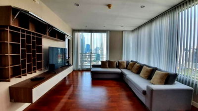 Condos for sale Phrom Phong : LTHC10719–Siri Residence FOR SALE 3 beds 3 baths size 141 Sq.m. Near BTS Phrom Phong Station ONLY 29.9 MB