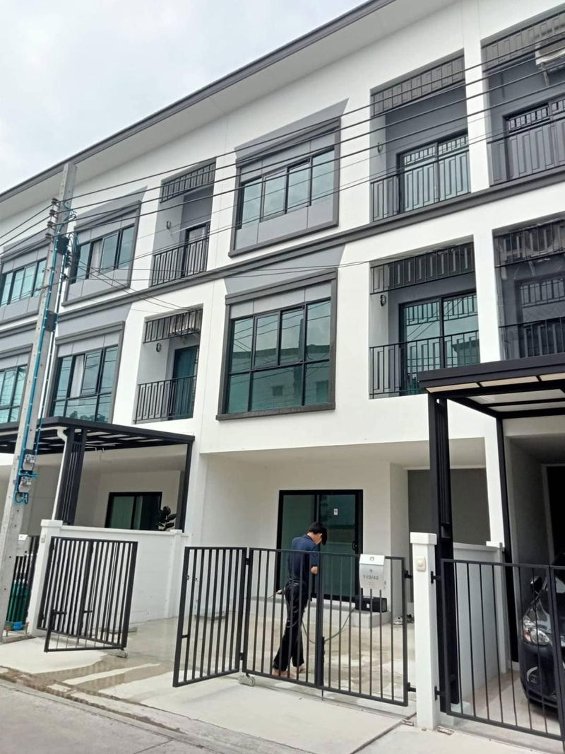 Townhouses for rent : House for rent Lumpini Town Place Sukhumvit-Srinakarin, ready to move in. If interested, contact Line @goodmanpro or call 0999029192.