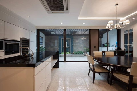 ขายบ้านทาวโฮมส์เอกมัย Residence สุขุมวิท 65 Townhome 4 ชั้น ใกล้ BTS เอกมัย 950 เมตร ไปทองหล่อสะดวก เข้าออกได้หลายทาง สุขุมวิท 71 087-9074045