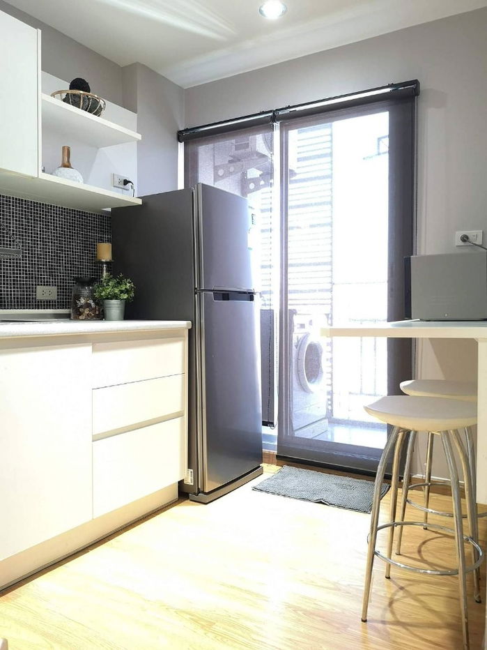 picture Condo for rent, The Trust Residence Ratchada-Rama 3, 28th floor, north side, swimming pool view, size 29 sq m. The room is very beautifully decorated.  - 9/13