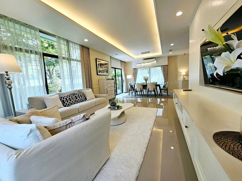 บ้านหรู 4 ห้องนอน 🏡🌳(For Sale/ขาย) Setthasiri Pattanakarn / เศรษฐสิริ พัฒนาการ