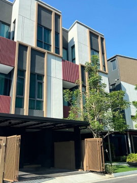 LTHC10744– Townhouse FOR RENT Baan Klang Muang Classe Sukhumvit 77 3 beds 4 baths size 259 Sq.m. Near BTS On Nut Station ONLY 100k/Month