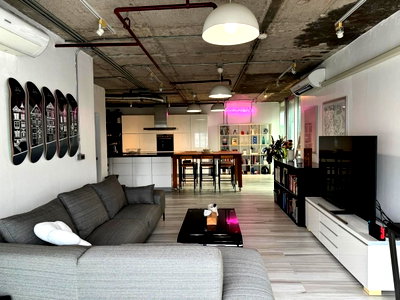 Condos for sale : LTHC10750–Asoke Place FOR SALE 1 beds 1 baths size 80 Sq.m. Near BTS Asoke Station ONLY 9 MB