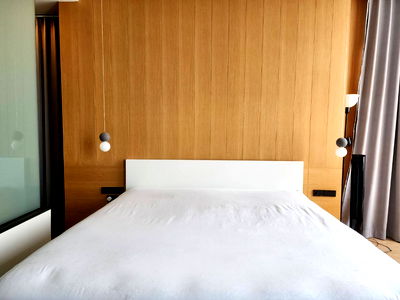 ขายคอนโด : Ashton Silom Condo For Sale with tenant , A Spacious one bedroom 49.07 sqm. High Floor , Unblocked view.