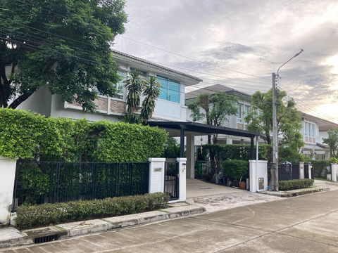 ขายบ้าน หมู่บ้านมัณฑนา รามอินทรา- วงแหวน 3น/3น/ 1นั่งเล่น/ 1ทำงาน พร้อม แอร์ 5 เครื่อง และ เฟอร์นิเจอร์ ราคาต่ำกว่าตลาด 5,999,000/ /เช่า 38,000 บาท