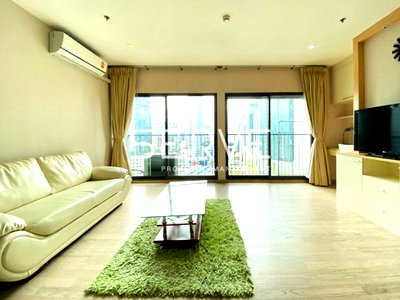 คอนโดให้เช่า : Large Studio with Bathtub 51.28 sq.m. High Fl. 10+ Perfect Location next to BTS Thong Lo / For Rent-Noble Remix (โนเบิล รีมิกซ์)