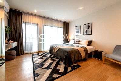 คอนโดให้เช่า : Renovate Nice Decorate Studio with Bathtub (Partition) High Fl. 15+ Perfect Location BTS Thong Lo-Noble Remix