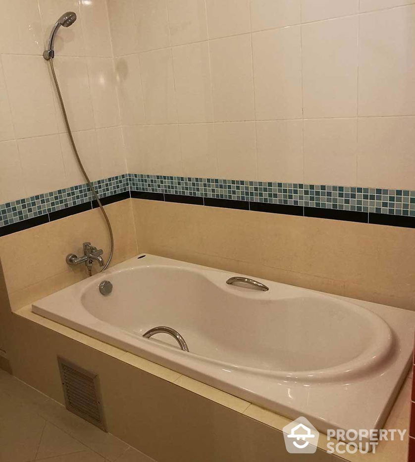 picture 2-BR Condo at Citi Smart Sukhumvit 18 near BTS Asok (ID 904191) - 3/11