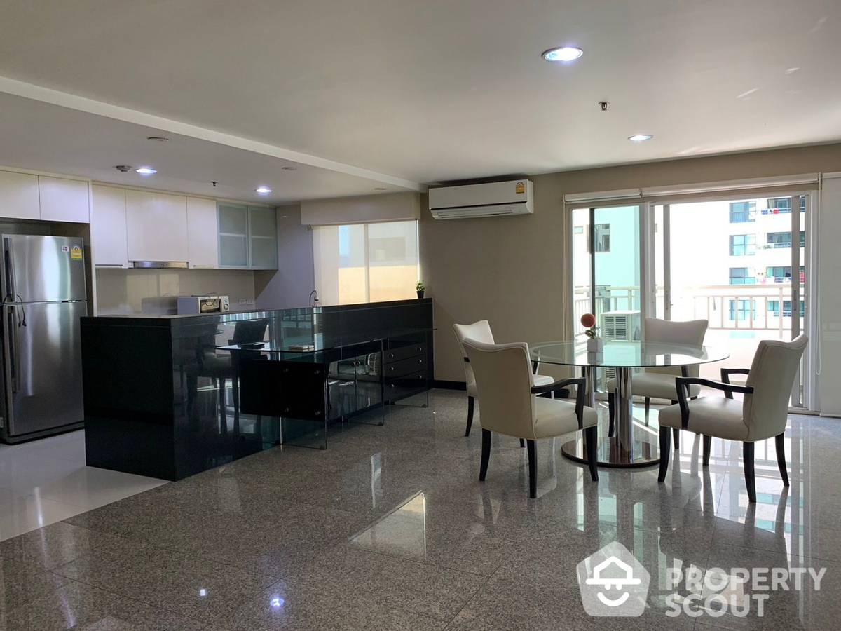 picture 3-BR Condo at Sathorn Park Place Condominium near MRT Lumphini (ID 1777857) - 7/12