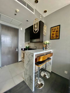 Edge sukhumvit 23 for sale ( shock price)
