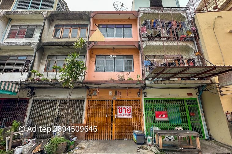 ขายอาคารพาณิชย์ ราษฎร์บูรณะ ซอย 7 ขนาด 1 คูหา 3 ชั้น 15 ตรว. ใกล้ถนนใหญ่ เข้าซอย 30 ม. ใกล้สะพานกรุงเทพ สะพานพระราม 9