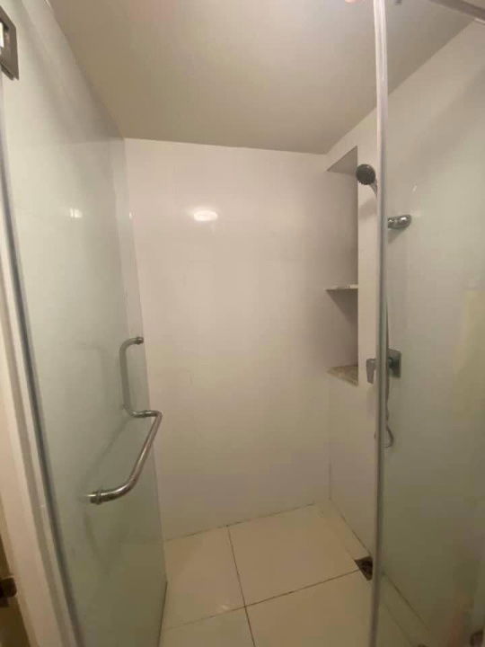 picture Please add Line// Groovy condo, Building F, 4th floor, available room! - 10/11