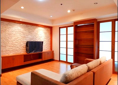Condos for sale BTS Krung Thon Buri : Baan Sathorn Chaopraya Condo for Sale - High-Rise Urban Living
