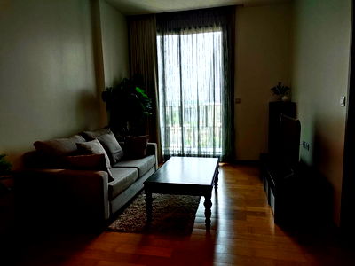 Condos for sale BTS Phrom Phong : Hot Deal! Discounted price Beautiful room but more beautiful price. South facing, not hot.