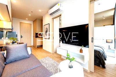Condos for rent : 1 Bed Nice Decorate High Fl. 10+ Newest High Rise Luxury Condo BTS Phrom Phong 450 m. at Noble STATE 39 Condo / For Rent