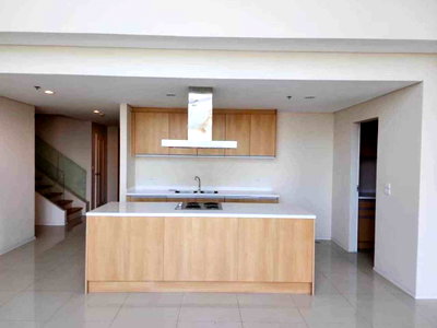 Condos for rent : LTHC10927–Villa Asoke Condominium FOR RENT 4 beds 4 baths size 303.64 Sq.m. Near MRT Phetchaburi Station ONLY 190k/month