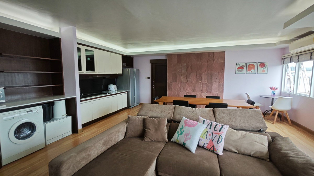 3 Bedrooms apartment with 120 SqM in the center of Phuket - image 3