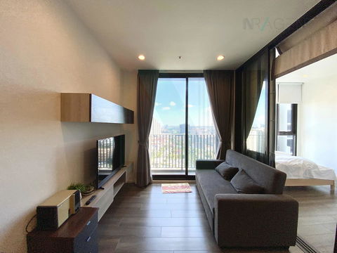 📌 For Rent Condo WHIZDOM ESSENCE SUKHUMVIT Building 1, Floor 20,2 bed room, Room size 51.00 sqm