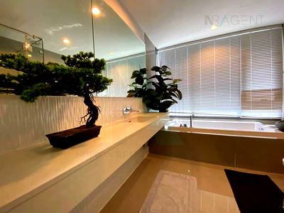 ขายคอนโด : 📌 ขายคอนโด ริทึ่ม สุขุมวิท 42 อาคาร  ชั้น 35 2 ห้องนอน ขนาด 80 ตรม ใกล้ Gateway Ekamai