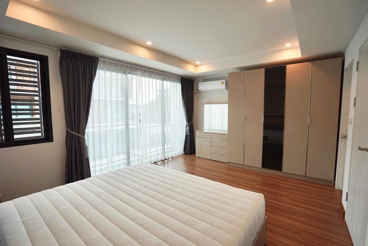 4-bed townhouse for rent, 83 sqm, 21 sq wah, Supalai Essence Ladprao