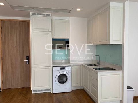 2 Beds 2 Baths with Bathtub High Fl. 10+ Good Location Close to BTS Phrom Phong 500 m. / For Rent-Noble BE33