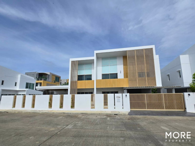 Houses for sale : For sale : Malada Grand Coulee - San Kamphaeng 4 beds, 3 baths, 86 sq.w., (ID:621HS)