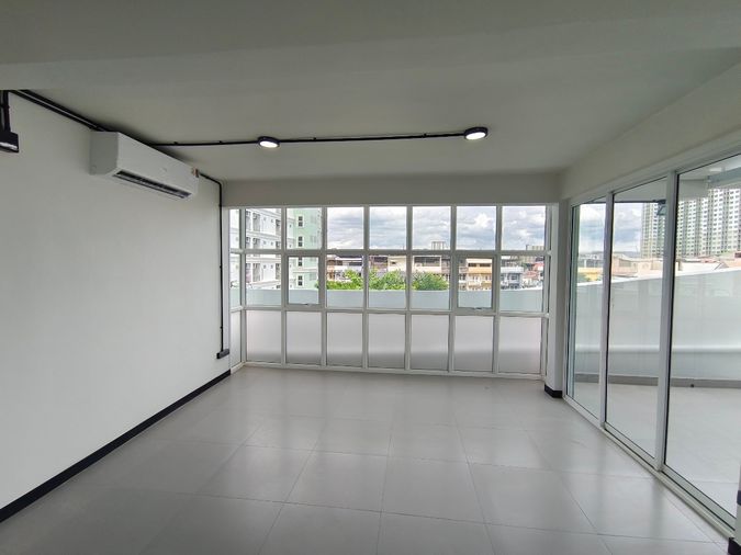 ให้เช่าโฮมออฟฟิศ 5 ห้องนอน 360 ตร.ม. 33 ตร.ว. เขตบางกอกน้อย