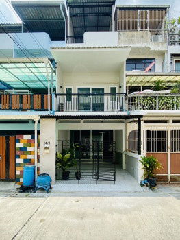 ขายทาวน์โฮม : ทาวน์เฮาส์ 3 ชั้น 17 ตรว สุขุมวิท 65 รีโนเวทใหม่ ตกแต่งสวย ใกล้ BTS