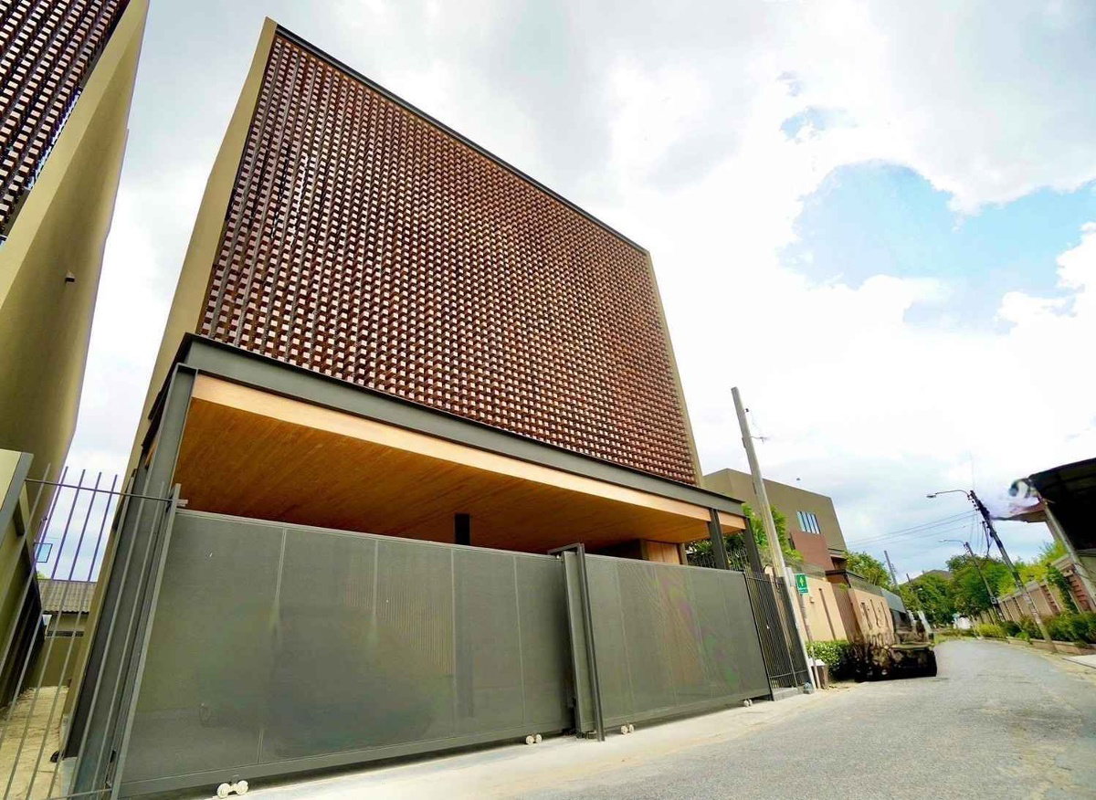 LTHC10952– House for rent ladprao size 800 Sq.m. 4 bed 5 bath ONLY 255k/Month
