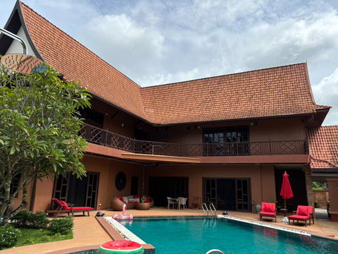  Pattaya Detached house with Private swimming pool sale. Luxury house, 5 Bedrooms spacious usable area with large garden in private village 0879074045 