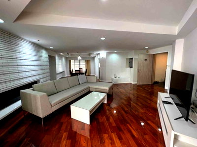 Condos for rent : LTH10965–Cosmovilla FOR RENT 3 beds 3 baths size 250 Sq.m. Near BTS Asoke Station ONLY 65k/month