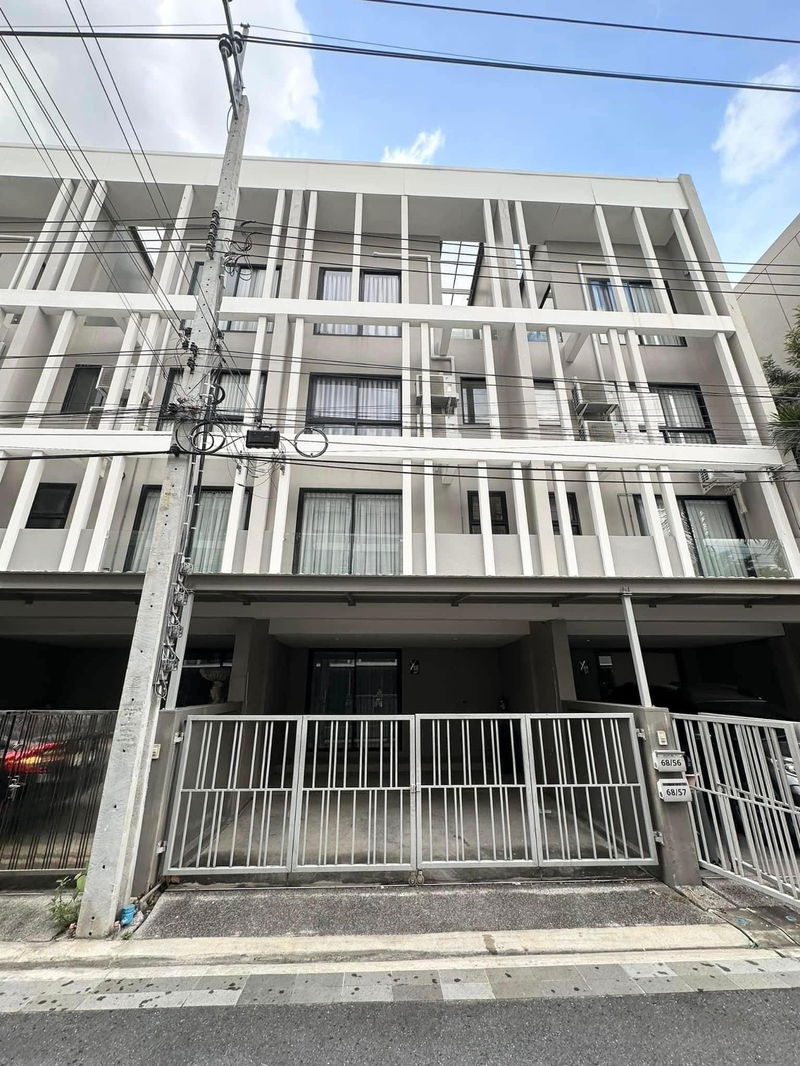 ทาวน์โฮมให้เช่า : บ้านให้เช่า Y Residence Sukhumvit 113 พร้อมเข้าอยู่สนใจติดต่อ Line @goodmanpro หรือ โทร 0999029192