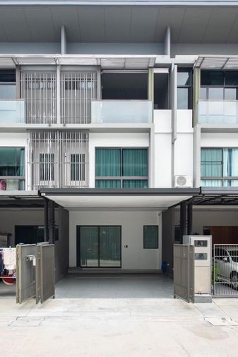ให้เช่าทาวน์โฮม 3 ห้องนอน 21.9 ตร.ว. เดอะ แลนด์มาร์ค เอกมัย รามอินทรา