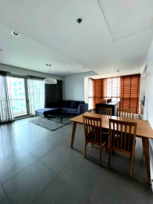 Condos for rent : LTHC10976–The River condominium FOR RENT 2 beds 2 baths size 110 Sq.m. Near BTS Saphan Taksin Station ONLY 75k/month