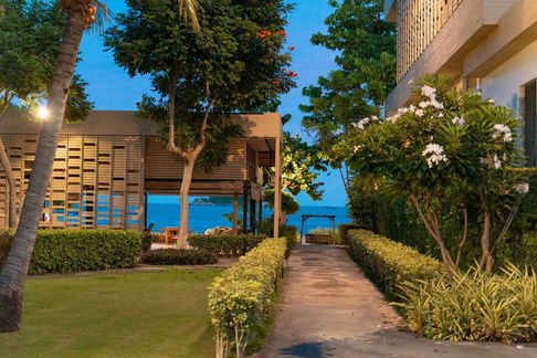 House for sale with land next to the sea, private beach  Mueang Prachuap Khiri Khan District  Beautiful plot, good size, very good location