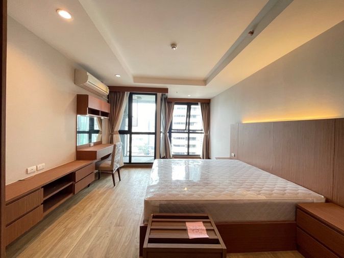 For rent Ladda Plus Condo beautiful room fully furnished city view in the heart of Sriracha