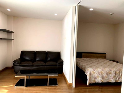 Condos for rent 700 Year Sports Arena Chiang Mai : For rent, Nimmana Condominium, pool view and king size bed, only 18000 baht per month,  Tell (098-9690236Janny)