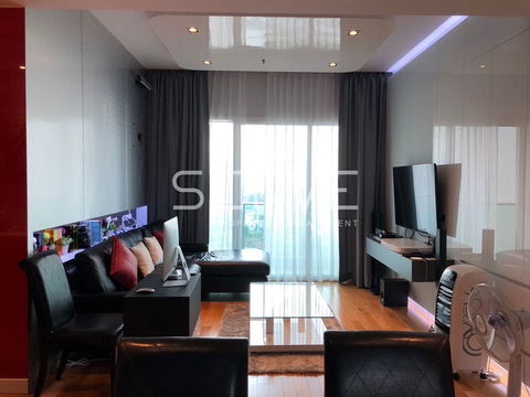 Nice Room 3 Beds with Bathtub 128 sq.m Good Location Close to BTS Asok 800 m. & MRT Sukhumvit 750 m.-Millennium Residence