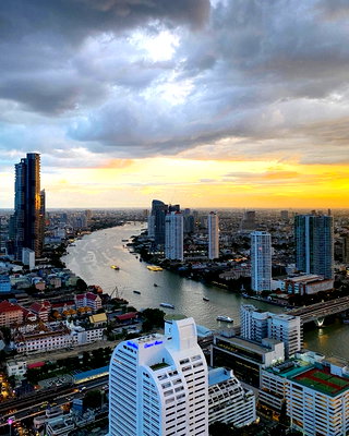 Condos for rent : Condo for rent: Nusa State Tower Condominium, near BTS Saphan Taksin, beautifully decorated, fully furnished, Chao Phraya River view