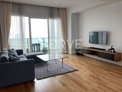 3 Beds with Bathtub 146 sq.m. High Fl. Good Location Close to BTS Asok 800 m. & MRT Sukhumvit 750 m.-Millennium Residence