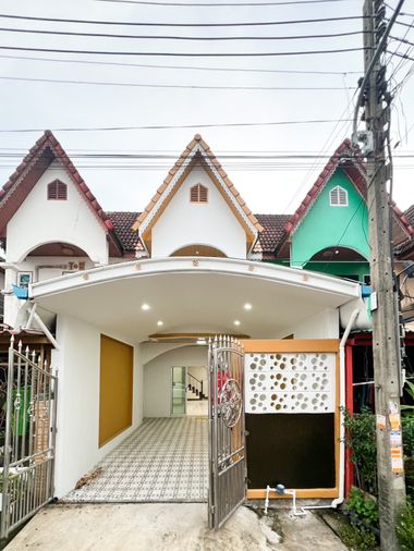 📍ขายด่วน ทาวน์เฮาส์ 2 ชั้น หมู่บ้านฉัตรมณี 2 พุทธมณฑลสาย 4 นครปฐม รีโนเวทใหม่หมดทั้งหลัง  บ้านสวย พร้อมเข้าอยู่ เพียง 1.99 ล้าน