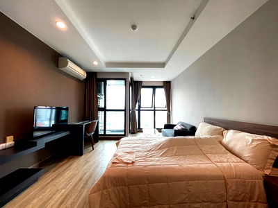 Condos for rent Robinson Sriracha : Condo for rent Ladda Plus in the heart of Sriracha beautiful room with furniture city view convenient transportation