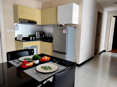 ขายคอนโด : ขายด่วนพร้อมผู้เช่า ราคาต่ำกว่าตลาด รีบเลย ขายด่วน 2 ห้องนอน ฟลอร์สูง วิวสวนเบญจกิติ