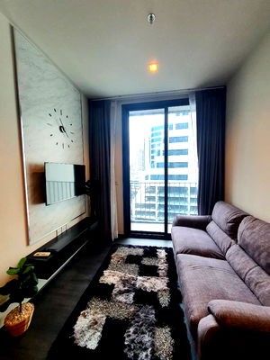 Condos for rent : Edge Sukhumvit 23 for rent only 22,000 baht room size 35 Sqm.  Line : @apopplace