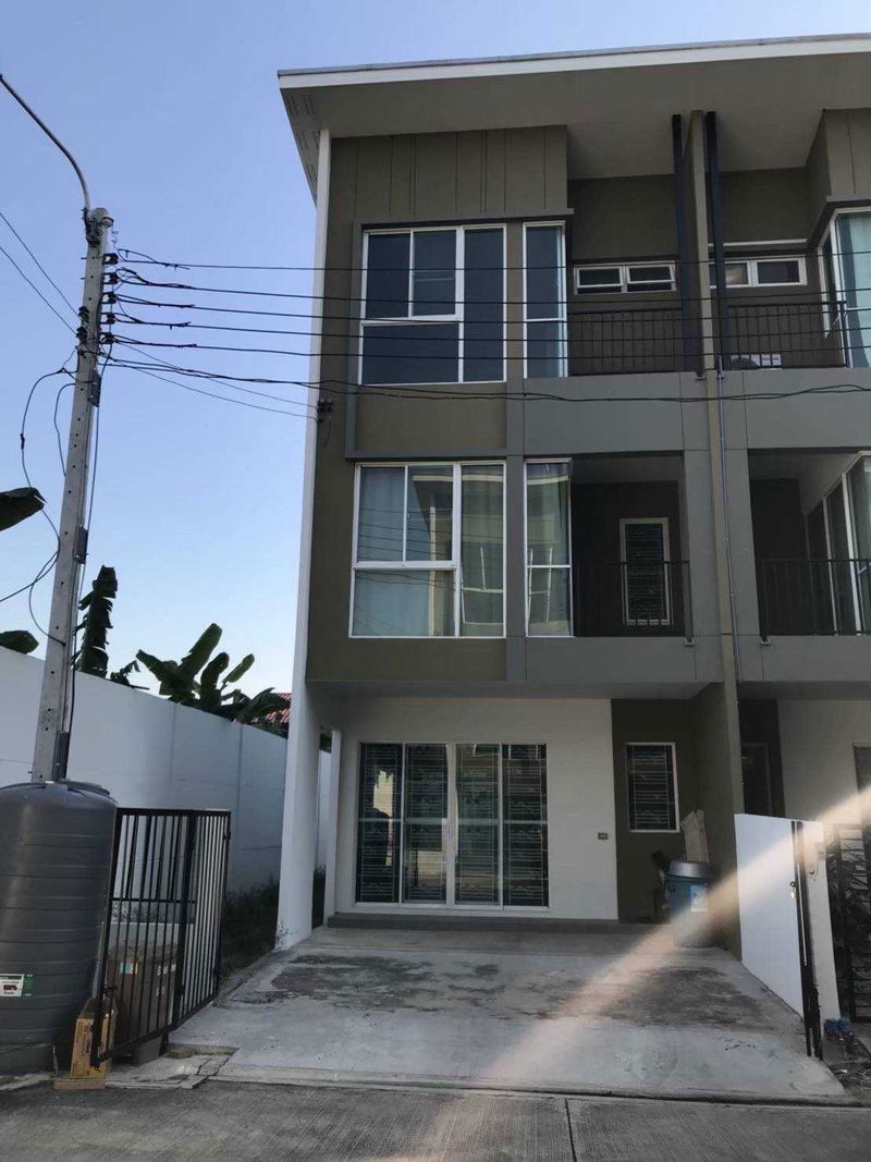 ขายทาวน์โฮม : #b3974 15/10/67  ขายทาวน์โฮม  3 ชั้น หมู่บ้านเบล็สทาวน์ 📲📢สอบถาม ld line @condoboy